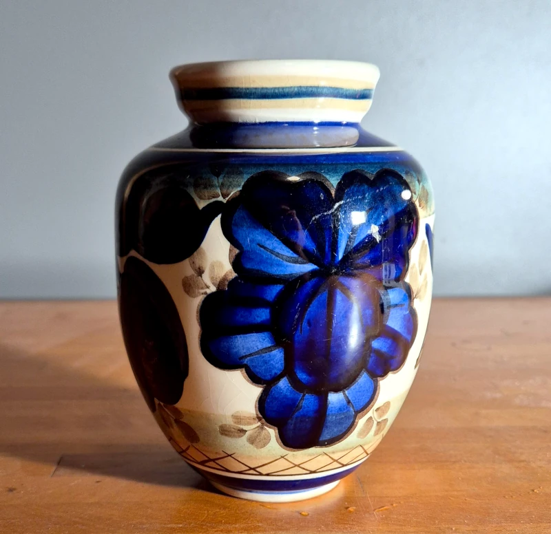 Aluminia vase
